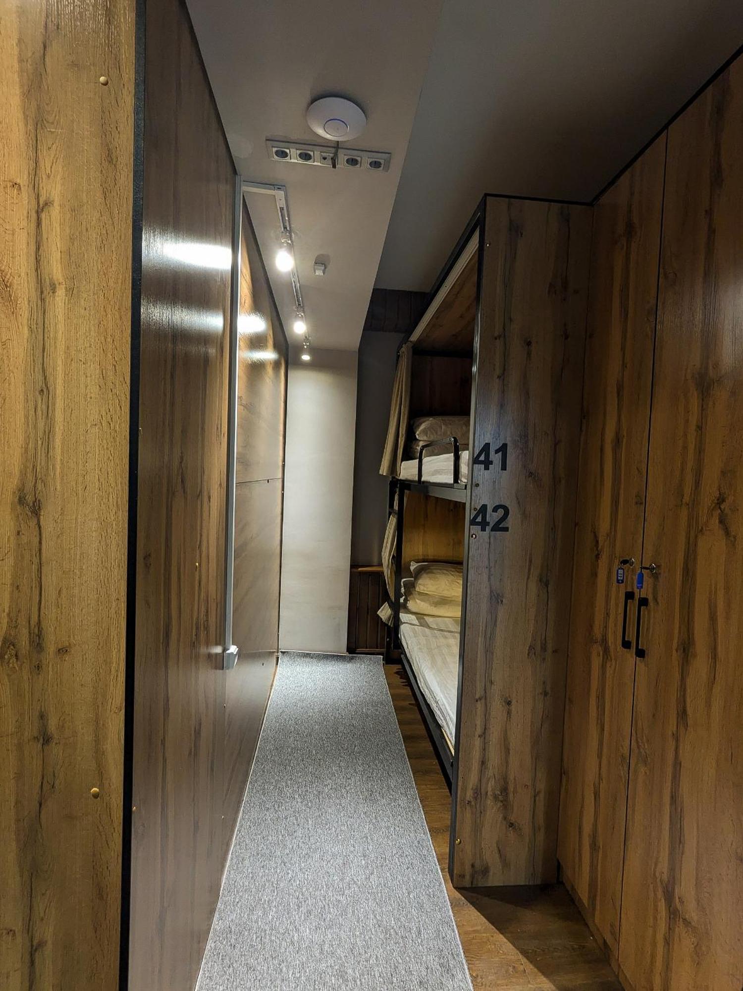 Aiva Hostel ビシュケク エクステリア 写真