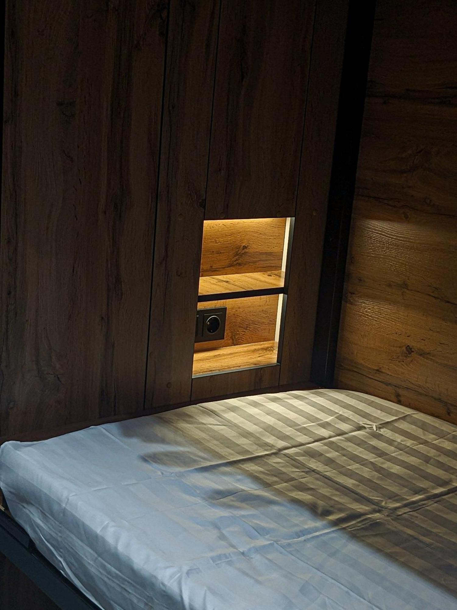 Aiva Hostel ビシュケク エクステリア 写真