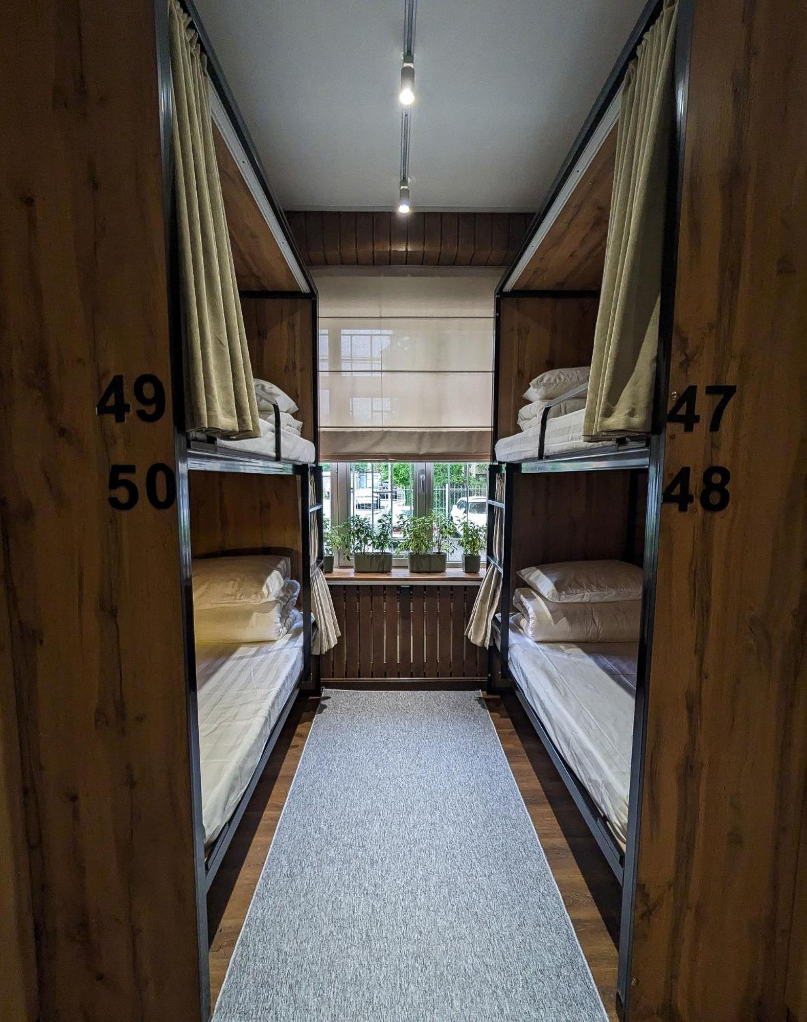 Aiva Hostel ビシュケク エクステリア 写真